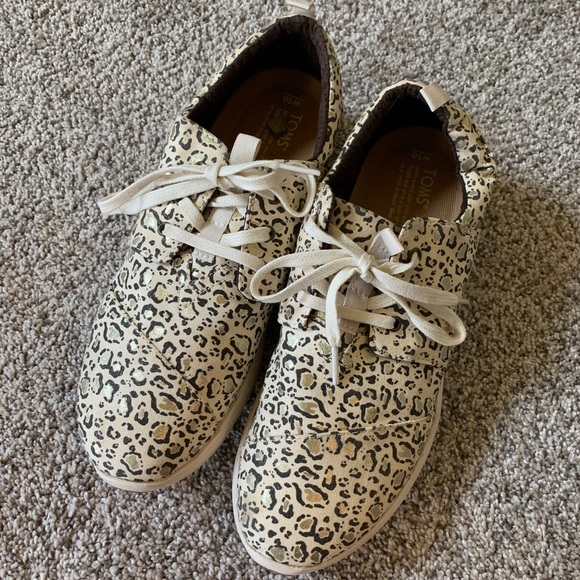 toms leopard sneakers